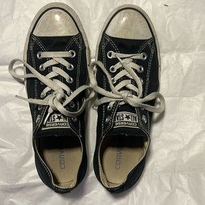 Low top black converse!